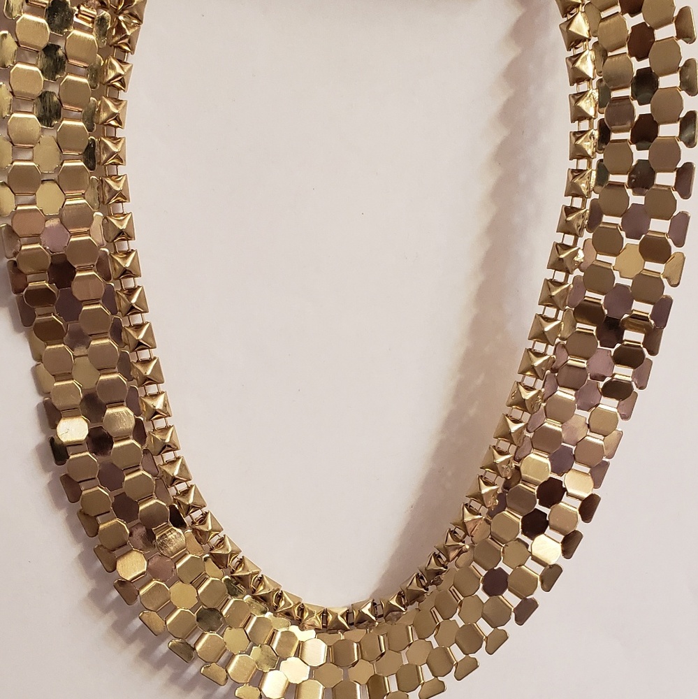 Shiny Gold Fashion Necklace - Picture 2 of 4